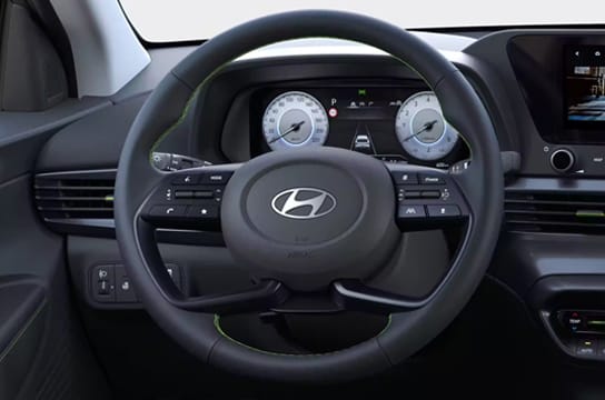 Enthousiasmez-vous pour le volant sportif à 4 branches.