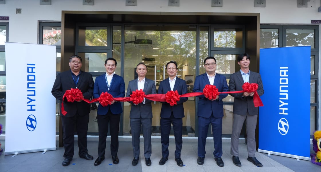 Group photo of Palm Motor Petaling Jaya Grand Launch