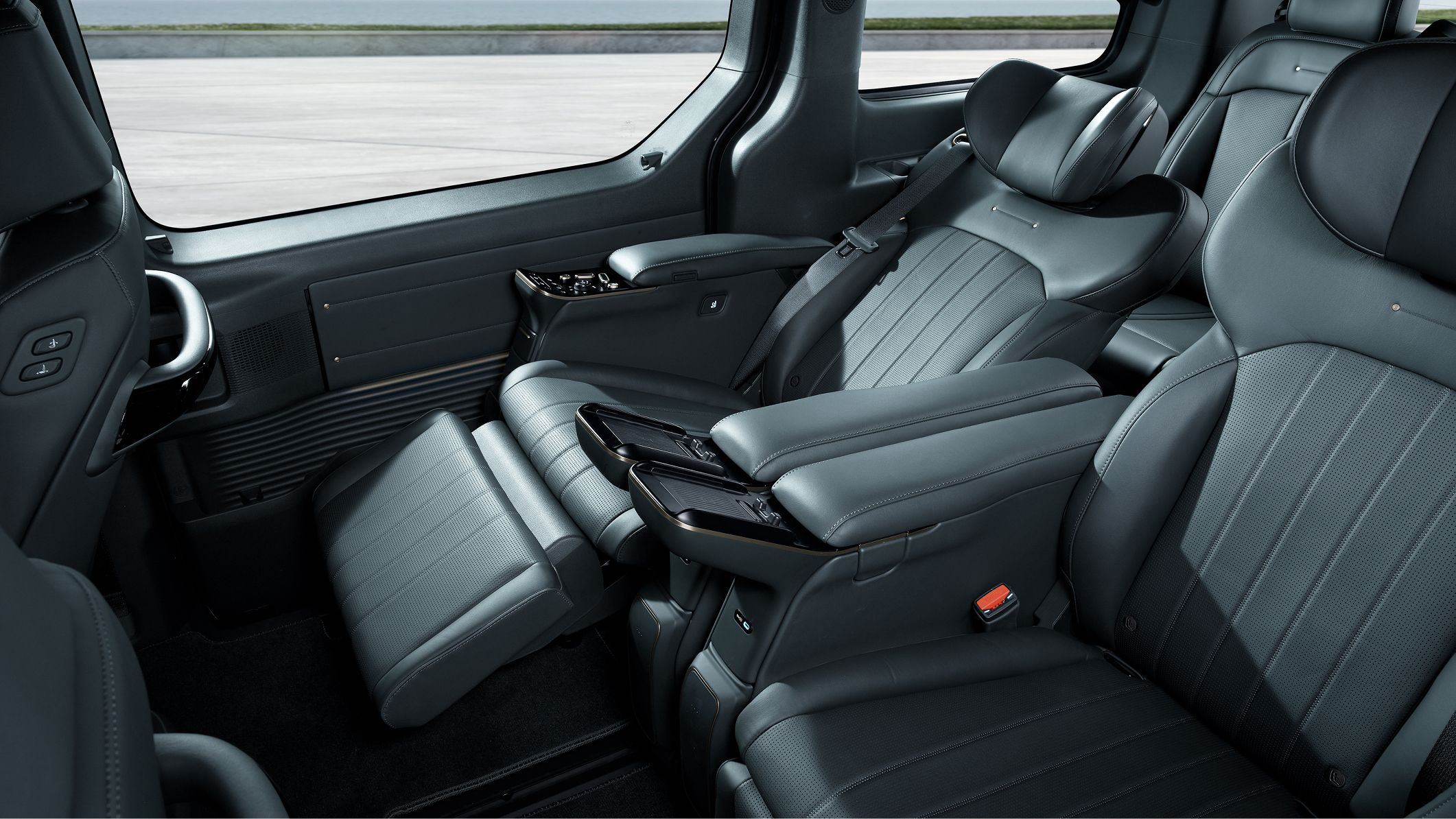Hyundai STARIA Electric VIP reclining second-row seats.