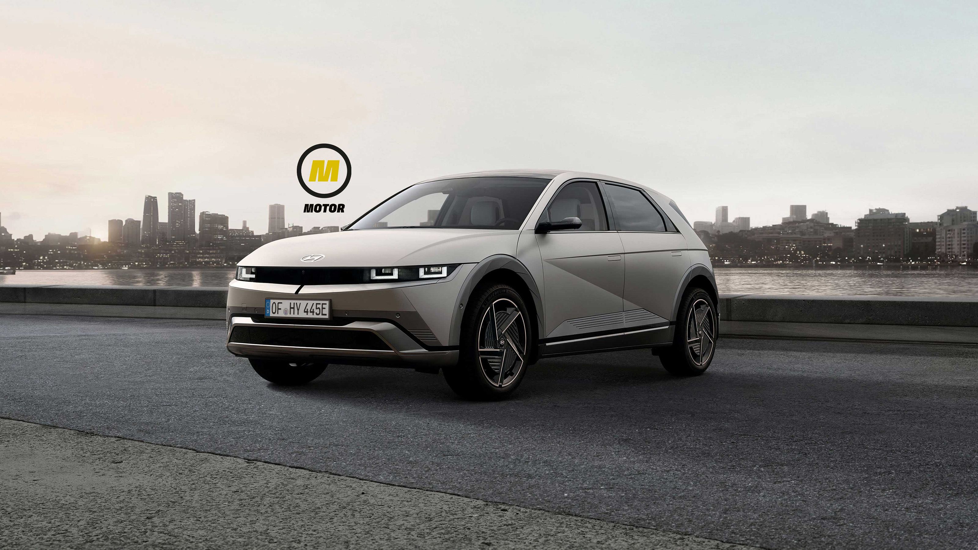 IONIQ 5 parkert på en brygge. Foto.