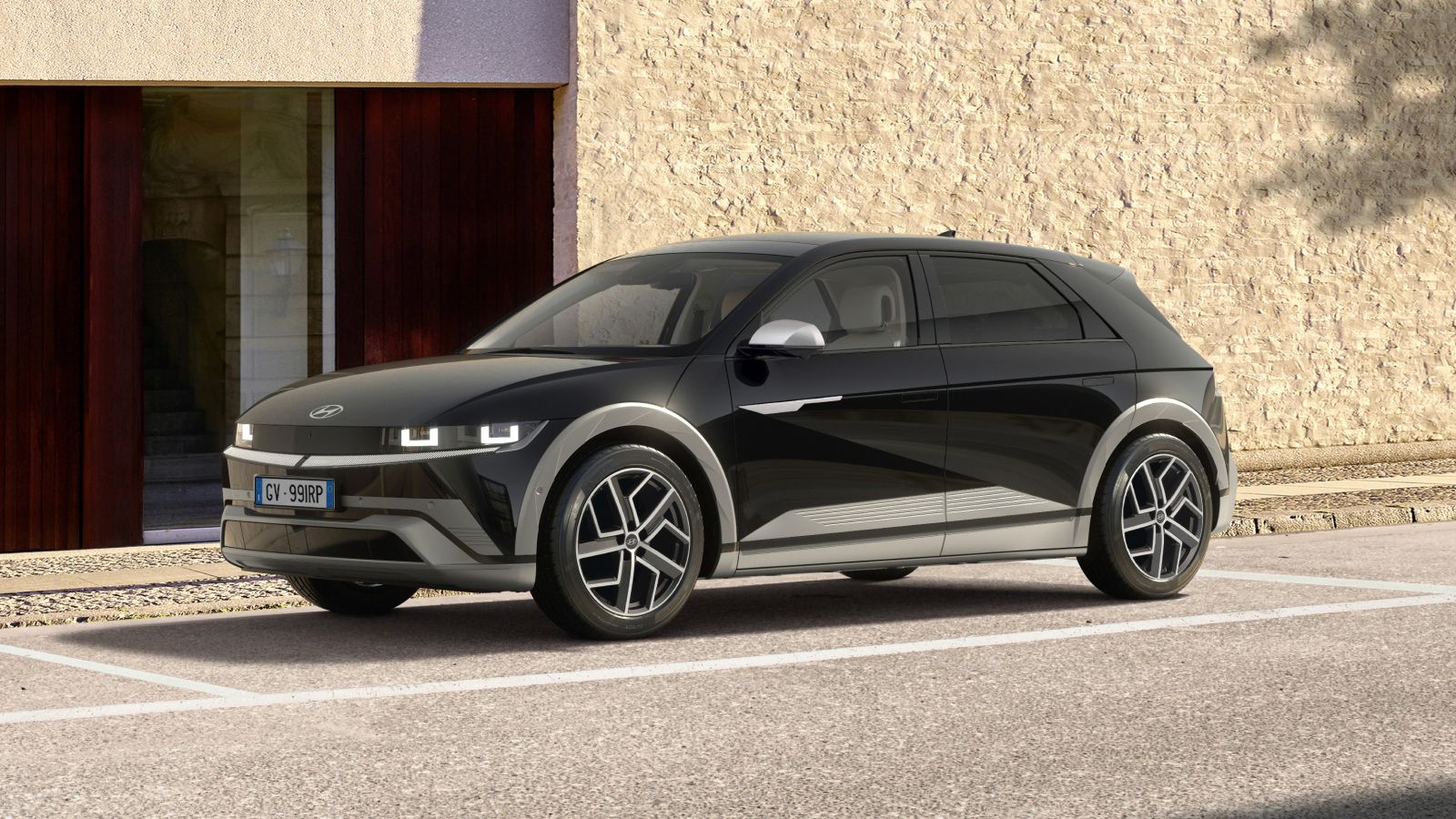 Hyundai IONIQ 5 con styling esterno in alluminio spazzolato ottico