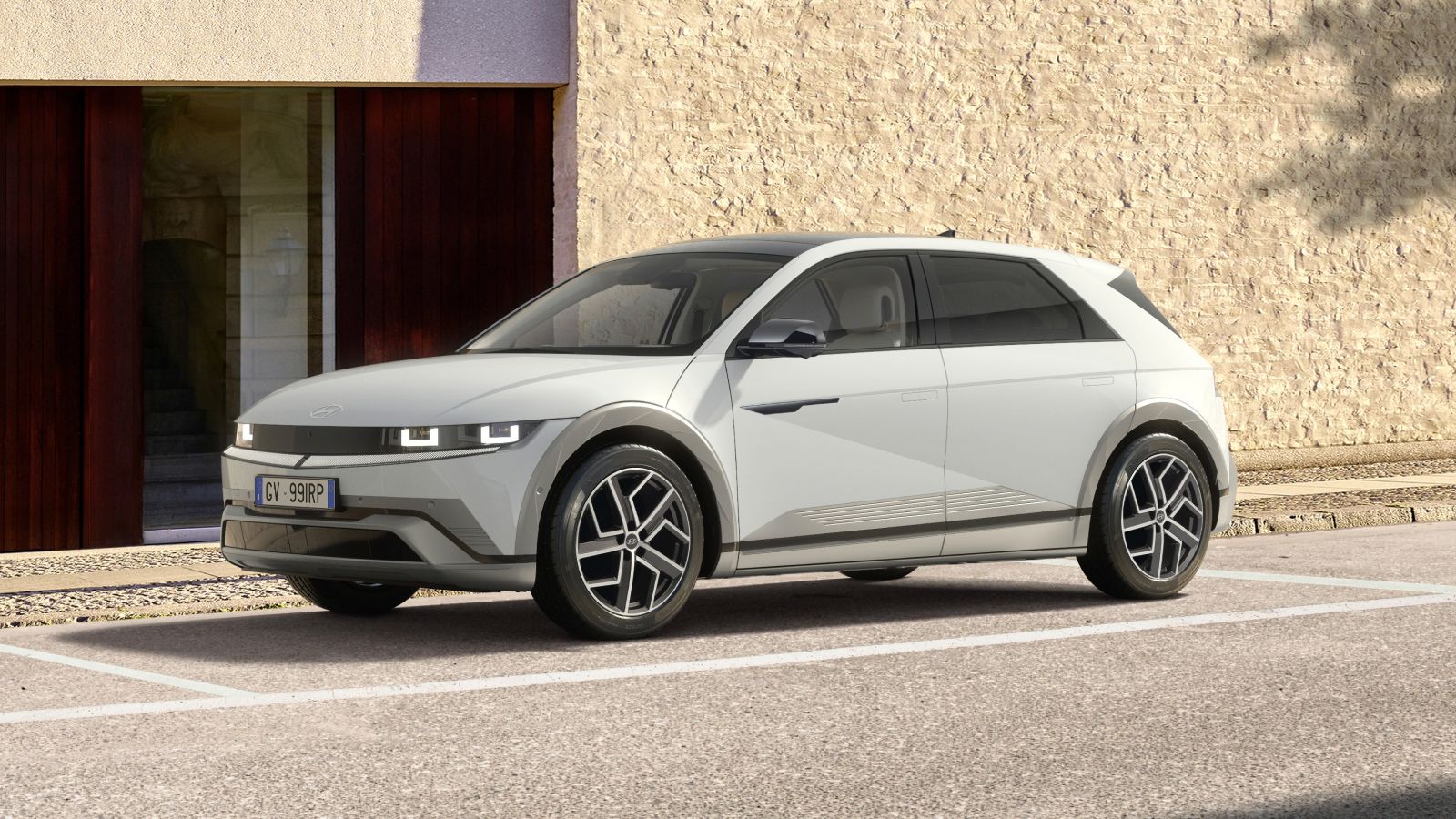 Hyundai IONIQ 5 con styling esterno in Piano Black