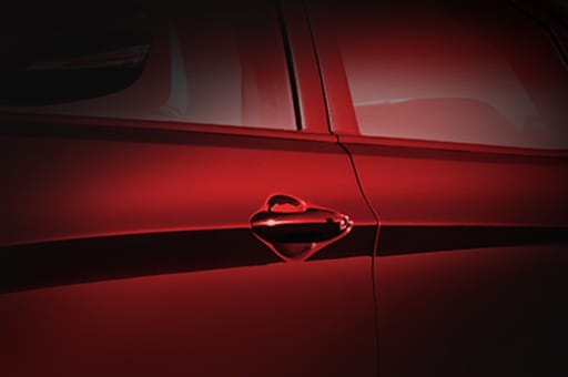 Body-colored outside handle in color red