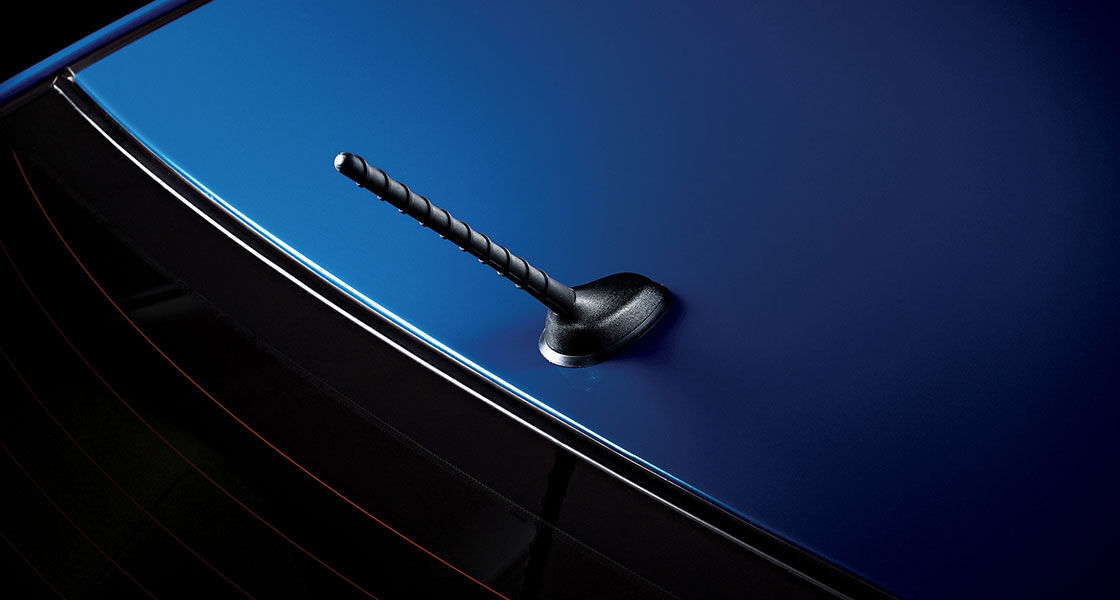Antenna located at the back of sunroof on blue Accent