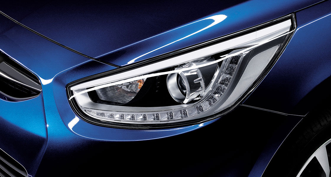 Left side headlight of blue Accent