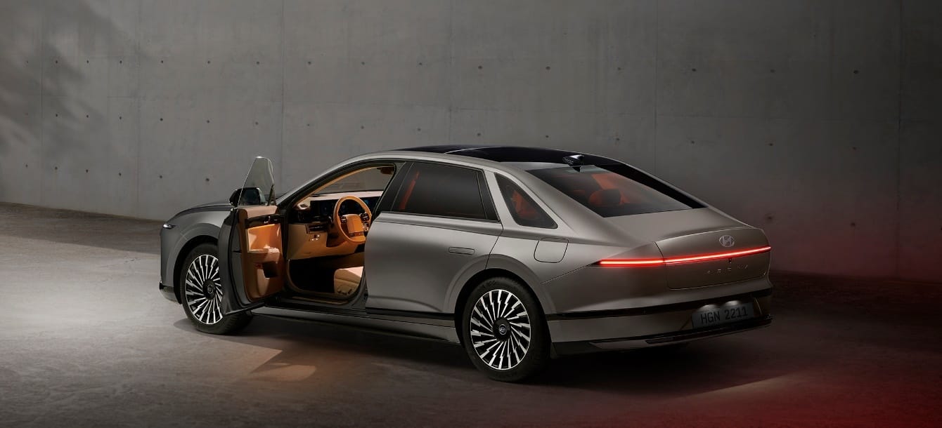 AZERA open door