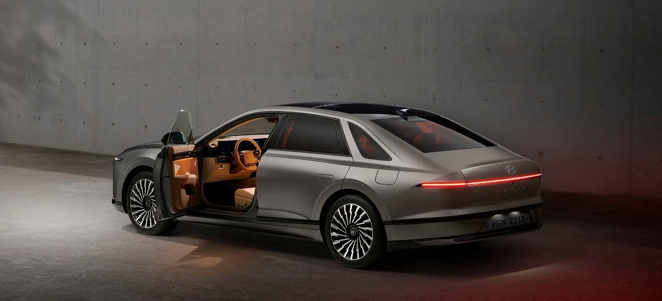 AZERA open door
