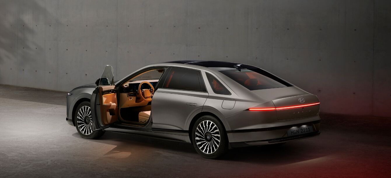 AZERA open door