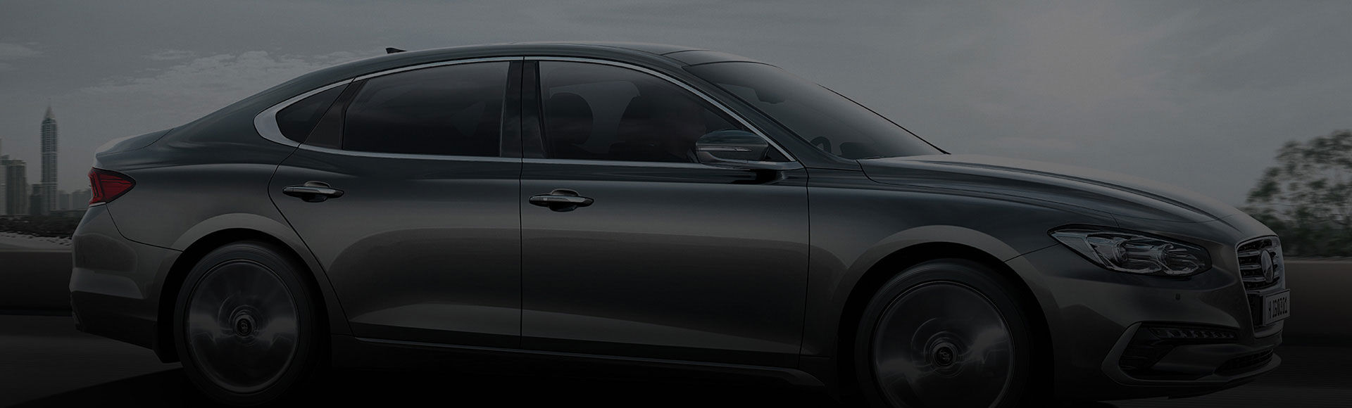 Right side view of gray Azera on the road