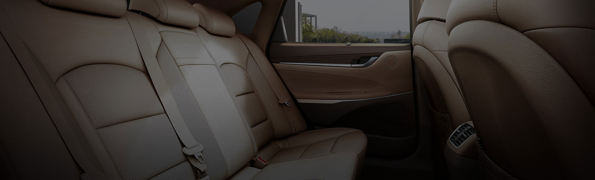 Side view of rear seats space