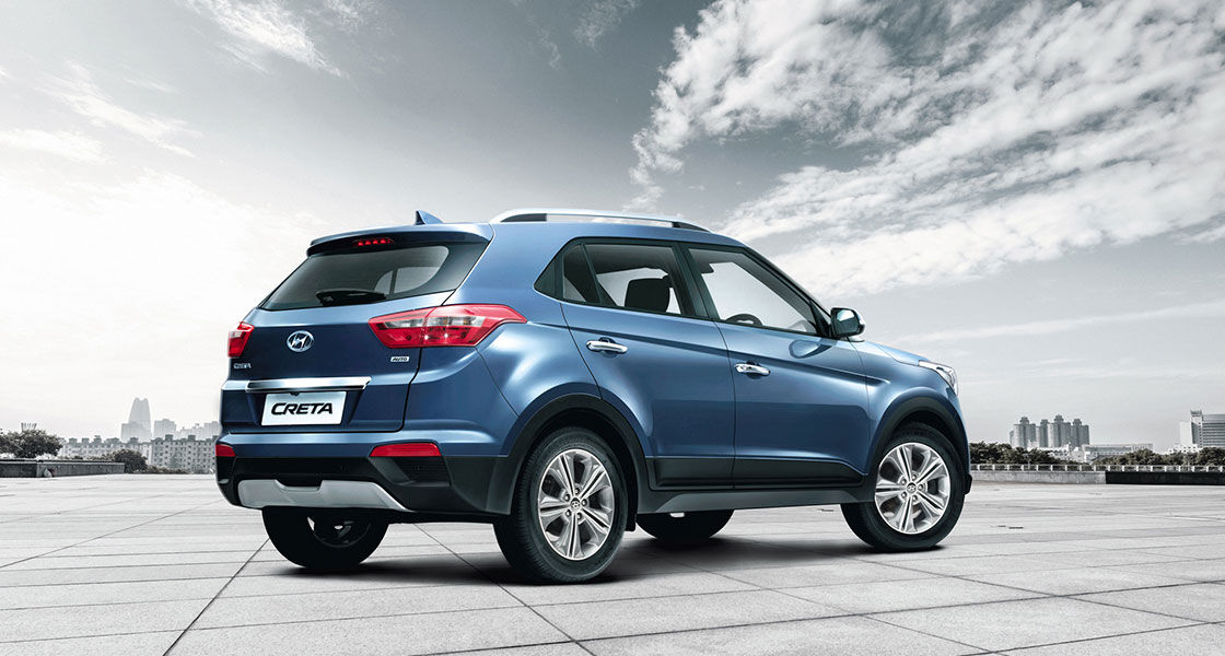 Side-rear view of navy Creta parked on the ground
