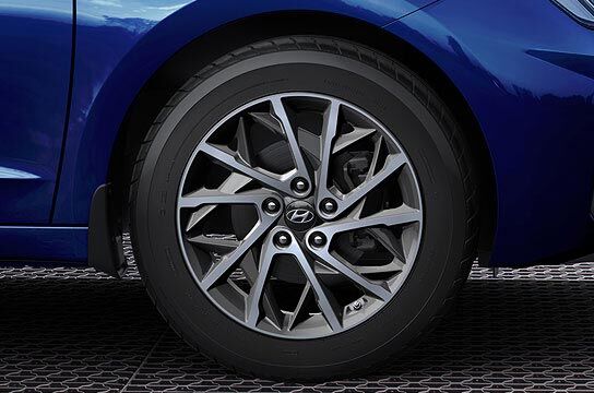 17" Alloy wheels