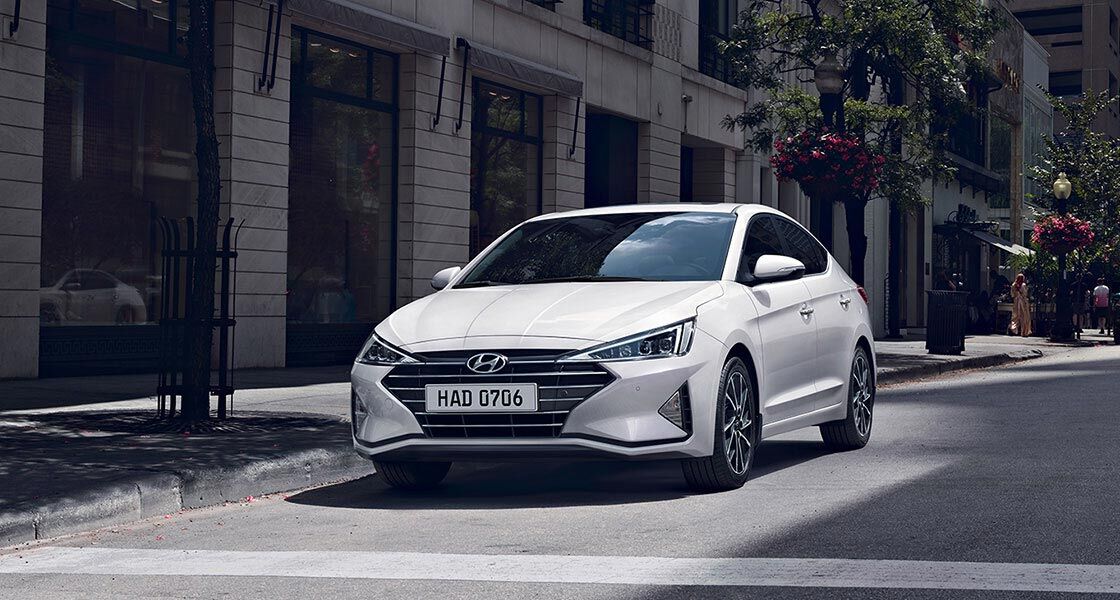elantra 2019 parked