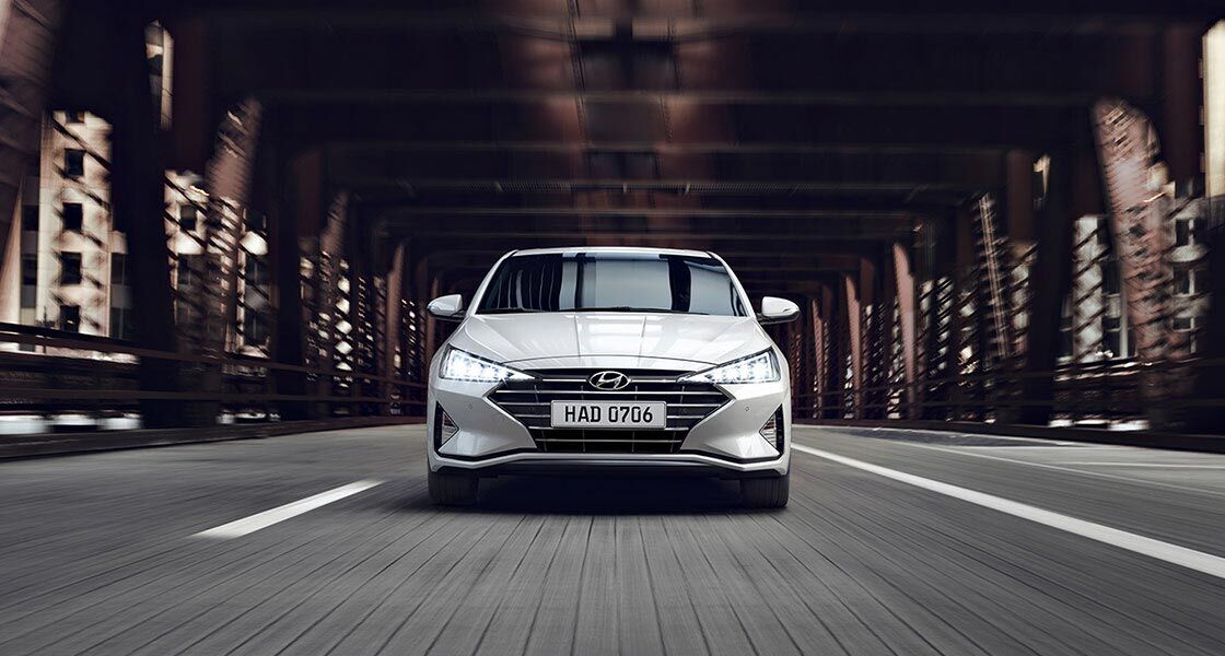 elantra 2019 on road front