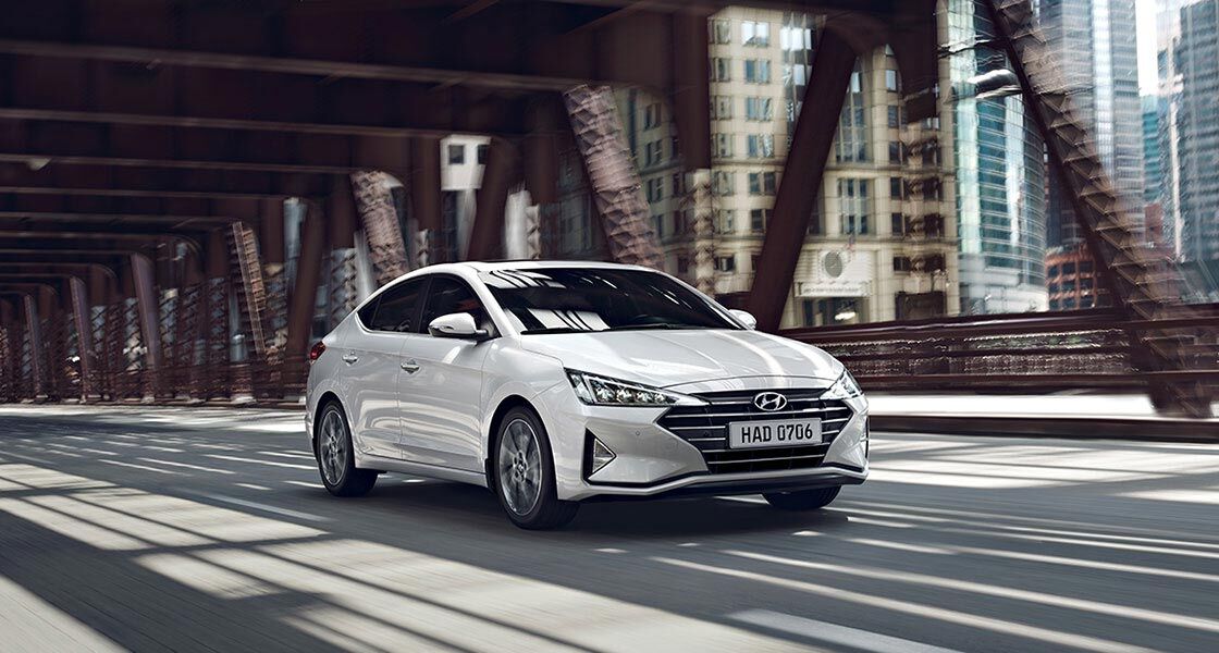 elantra 2019 on road