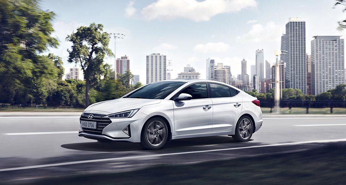 elantra 2019 on road side