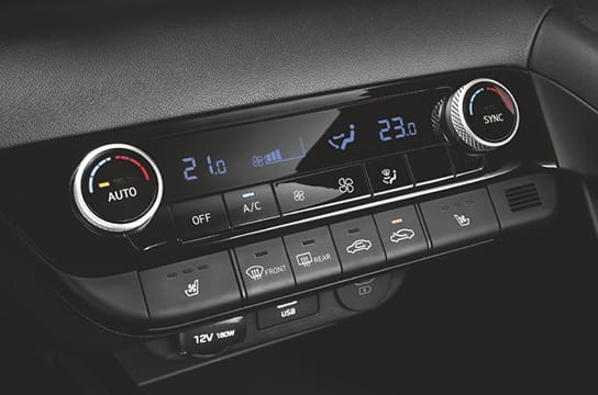 The new Elantra Dual full auto air conditioner