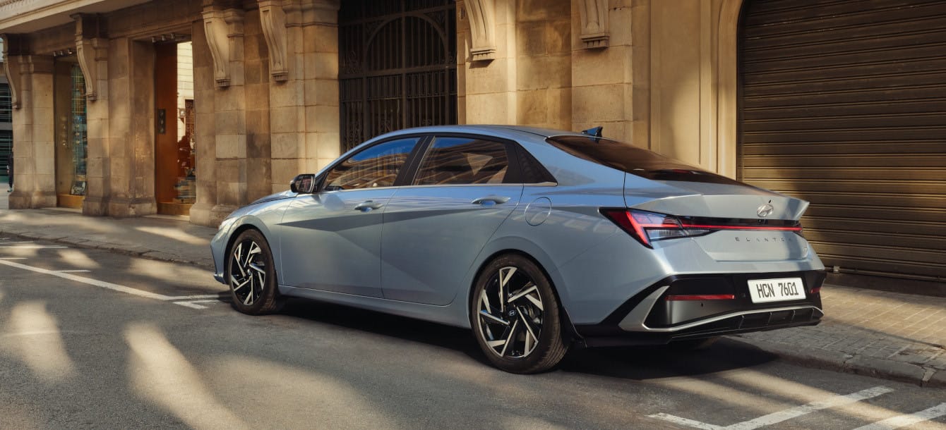 ELANTRA : Highights | Sedan | Hyundai Middle East