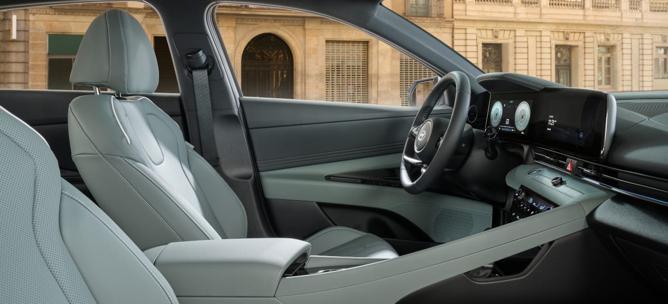 Leftview front seat inside the new ELANTRA.