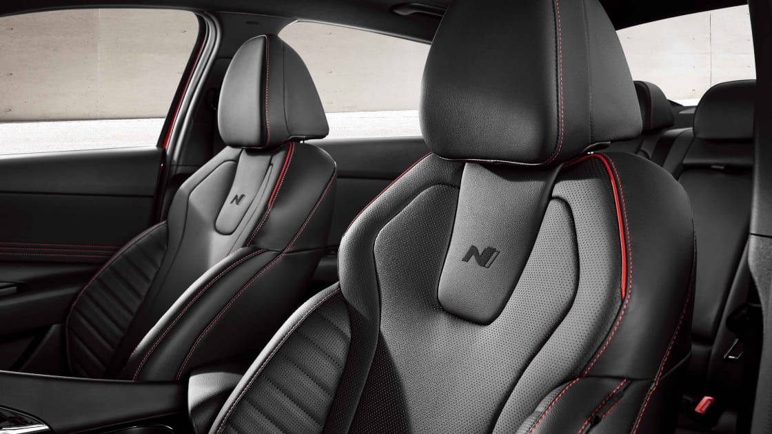 مقاعد مجموعة N الحصرية من الجلد الطبيعي