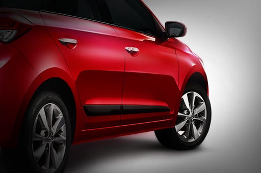 Closer view of waistline molding