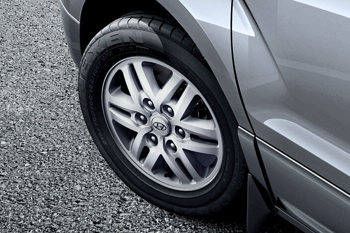 Closer view of a gray H-1's rear wheel