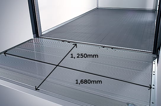 Image of a dual-purpose rear door and lift gate with size specifications.