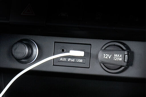 Connectivity (AUX and USB)
