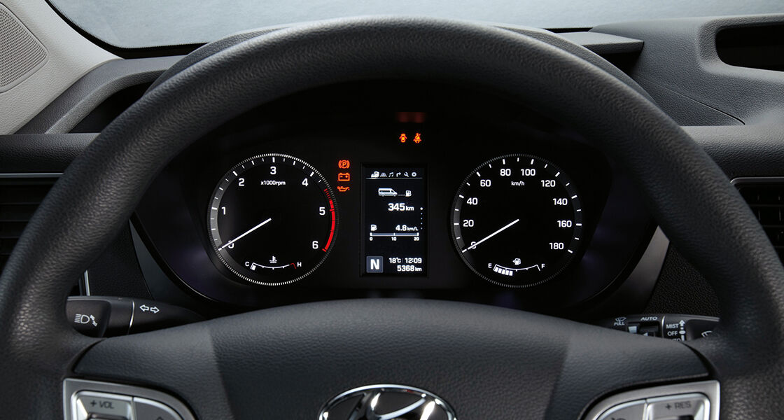 Cluster with steering wheel