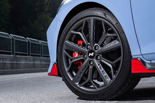 18” alloy wheels with Pirelli performance tires.