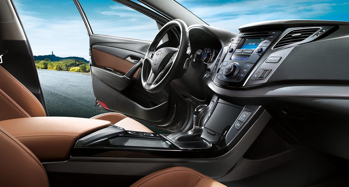 Panoramic view of front seats interior from the passenger's viewpoint