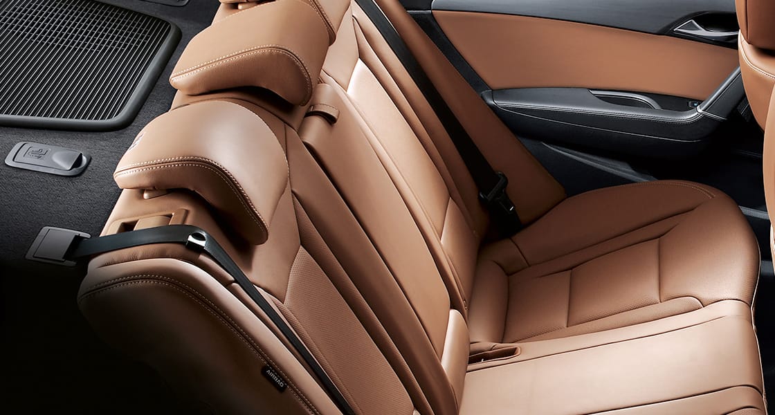 i40 Sedan interior rear seat