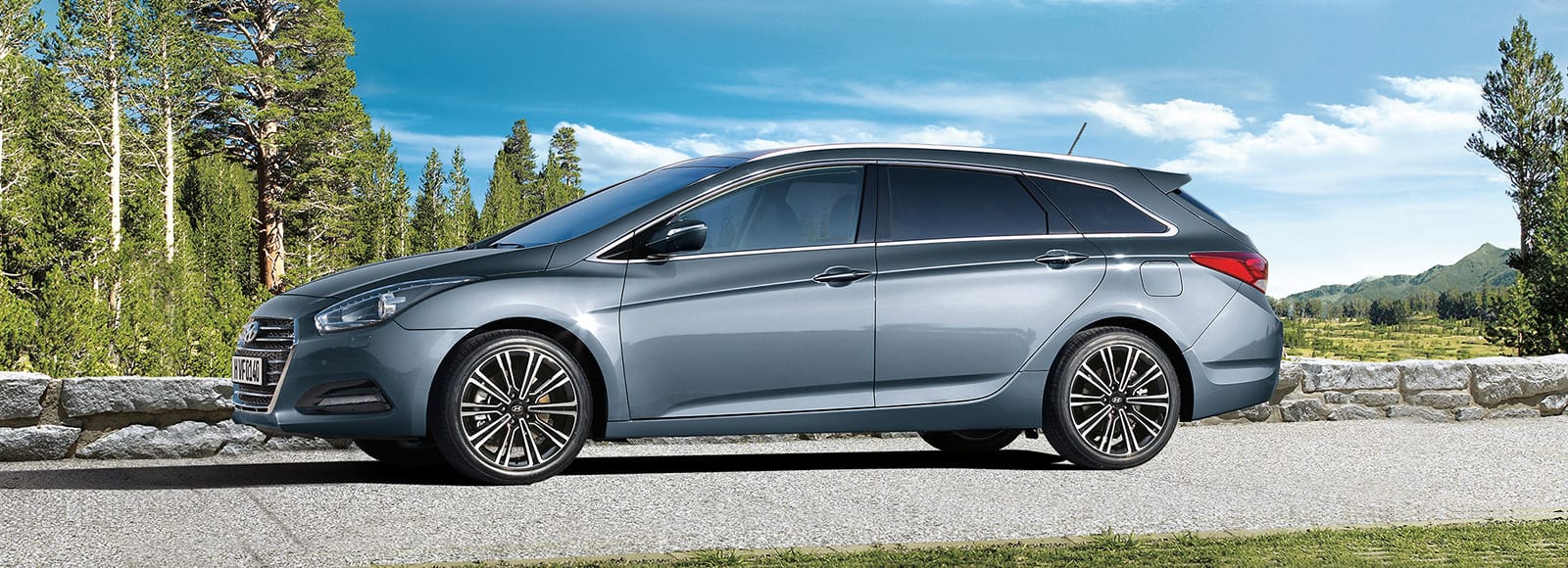 Side view of dark blue i40 parked outdoor on a clear day