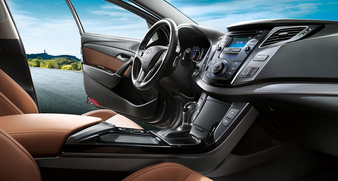 Panoramic view of front seats interior from the passenger's viewpoint