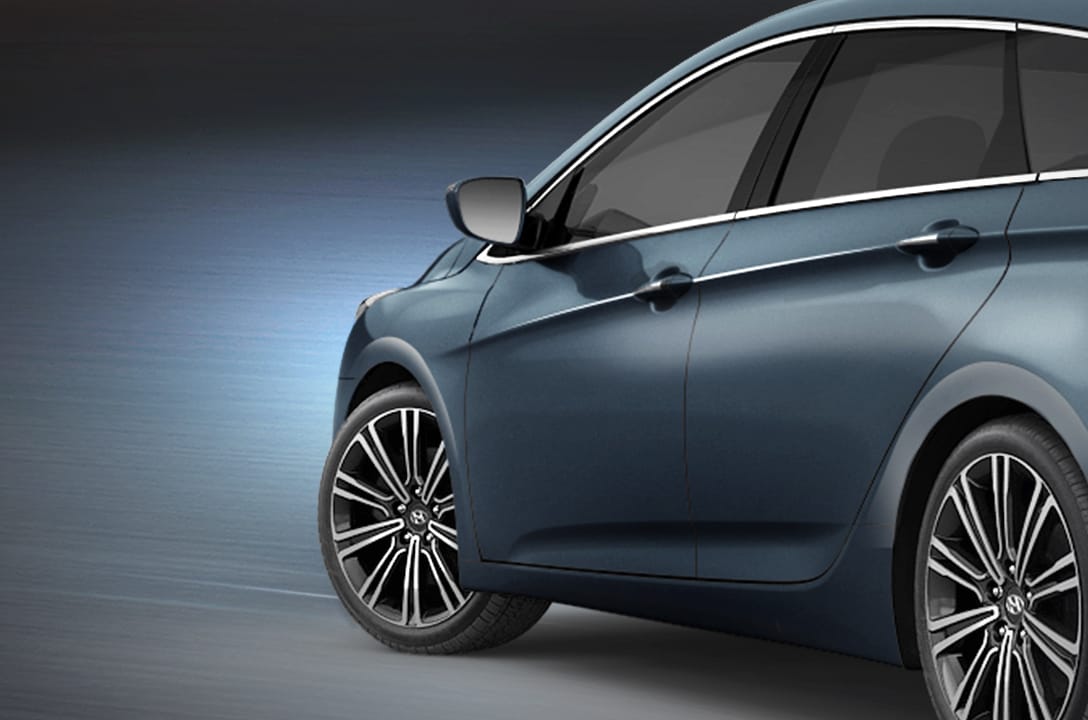 Side view of dark blue i40