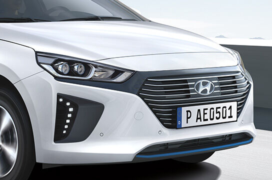 Striking design accents are integrated into the smooth sculpted surfaces of the bodywork.