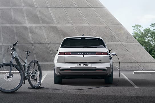 the new ioniq5 Rear view of charging