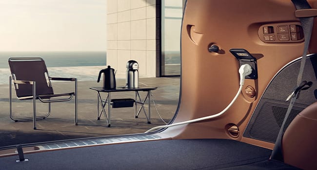 Using the V2L feature to power devices during outdoor activities