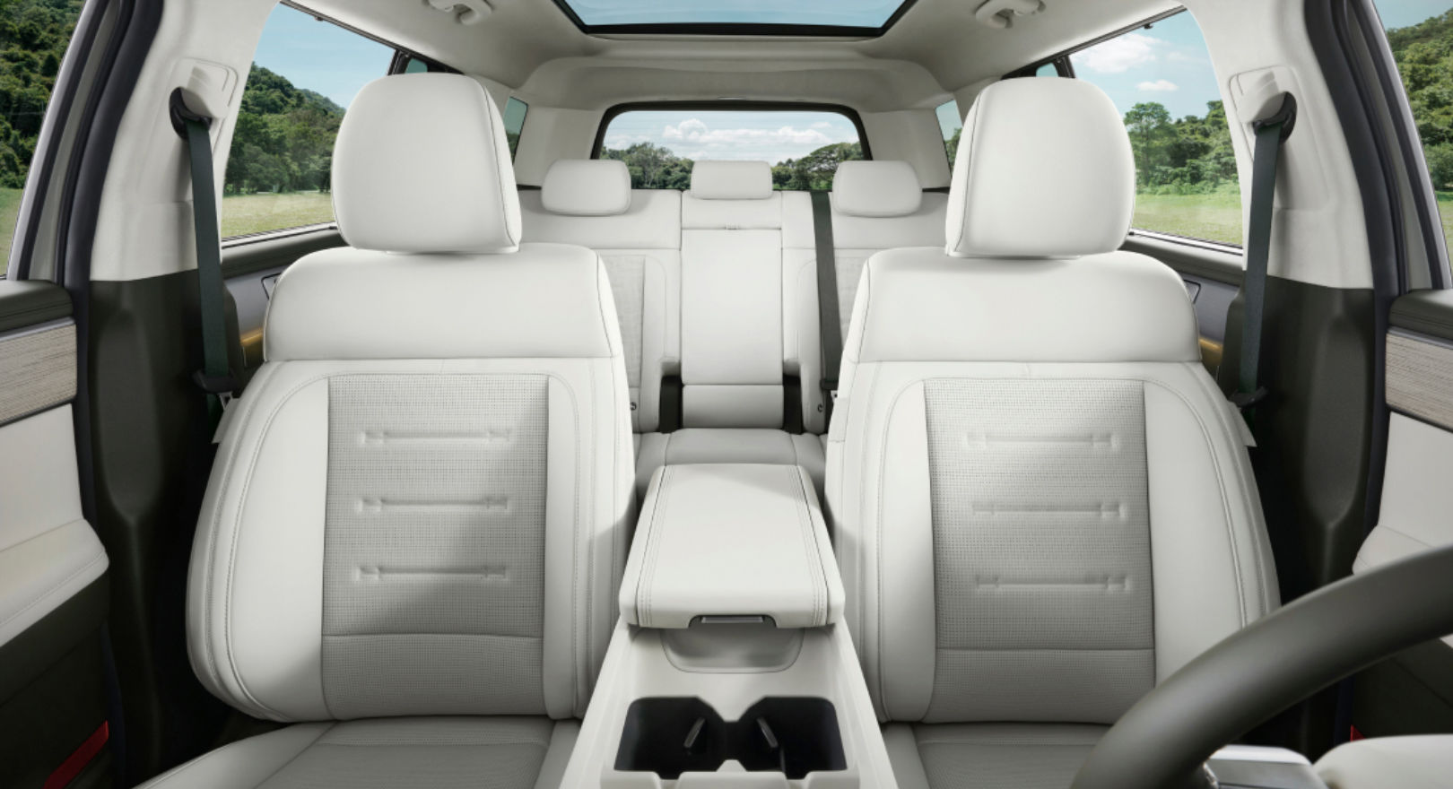 The all-new SANTA FE 5 seat interior