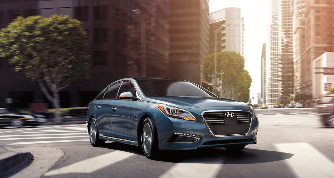 Side front view of Sonata Plug-in Hybrid driving the corner of the city