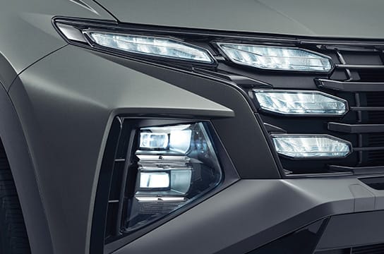 مصابيح LED الأمامية لسيارة توسان الجديدة (ذات الإسقاط العريض المزوّدة بوظيفة نظام الإضاءة الأمامي الذكي (IFS))