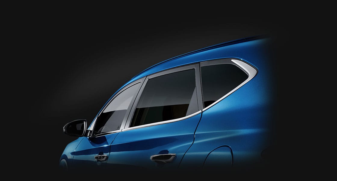 Beltline molding on the rear window