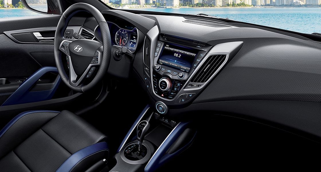 Front seat and cockpit interior in navy color