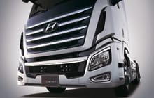 Vista en primer plano de parrilla y parachoques delanteros