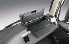 imagen de mesa plegable frente al asiento del copiloto