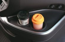 imagen de portavasos con 2 vasos plásticos