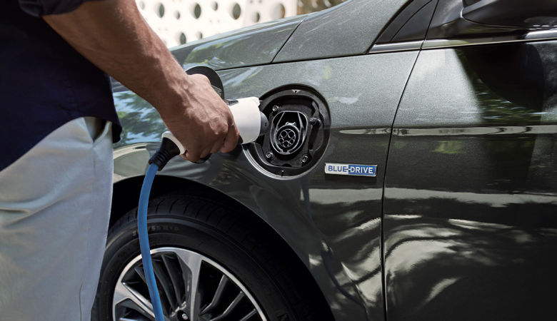Charging the plug-in hybrid car
