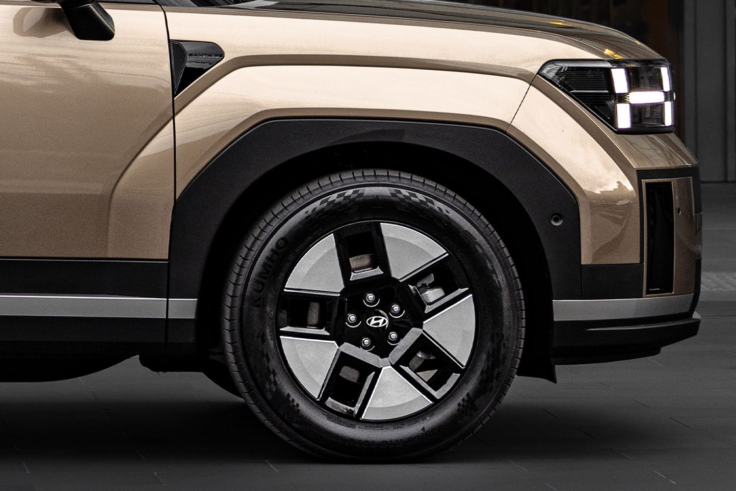 18-inch Alloy Wheels  ล้ออัลลอย 18 นิ้ว