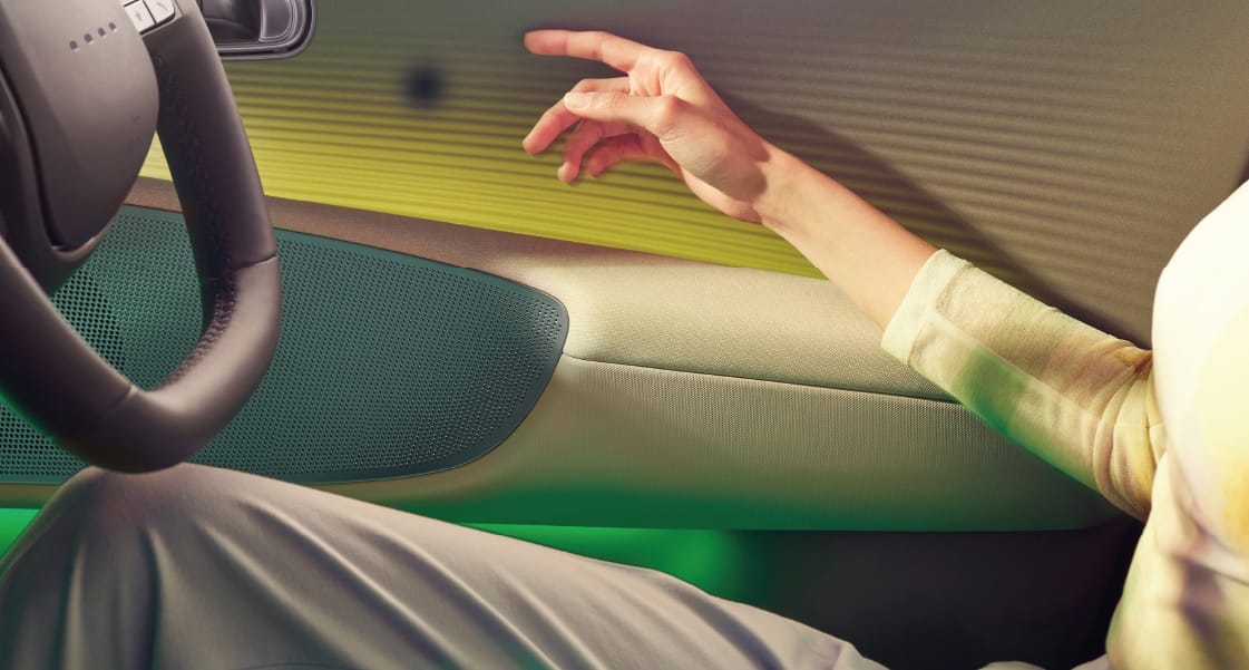 Button-less Slim Door / Dual Color Ambient Lighting