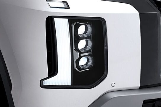 ไฟหน้าแบบ Full LED มีระดับการปรับแบบสูงต่ำพร้อมด้วยไฟส่องสว่างตอนกลางวัน